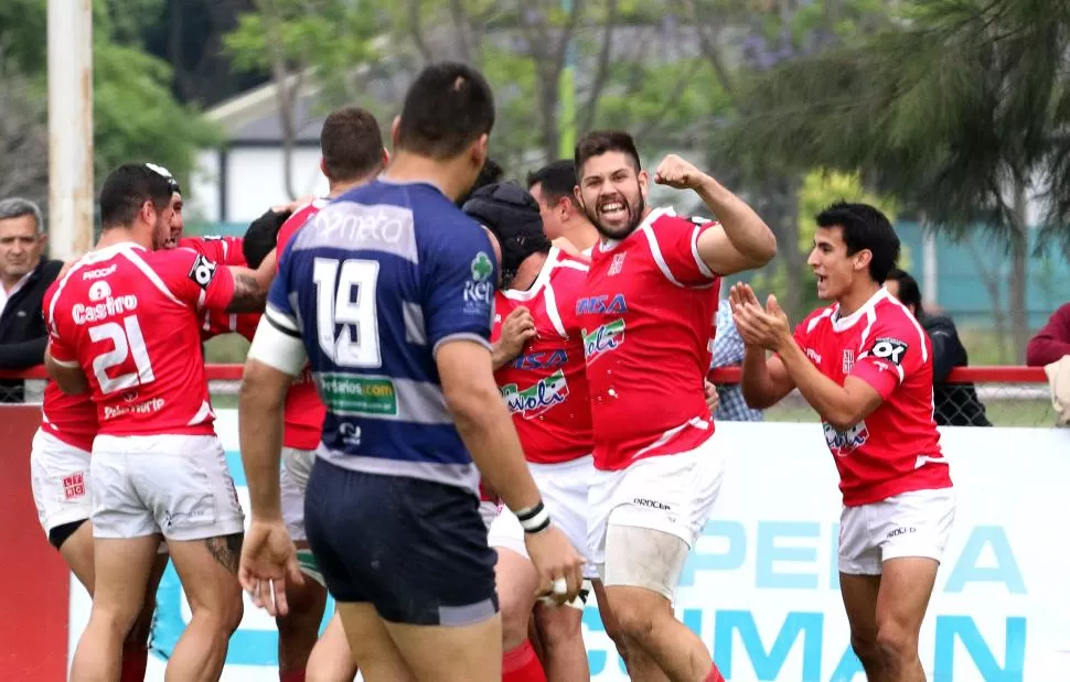 FELICIDAD. Los Tarcos celebra uno de los tres tries que le anotó a Universitario en el complemento, y que le valieron estar por primera vez como único líder del torneo. la gaceta / foto de  María Silvia Granara