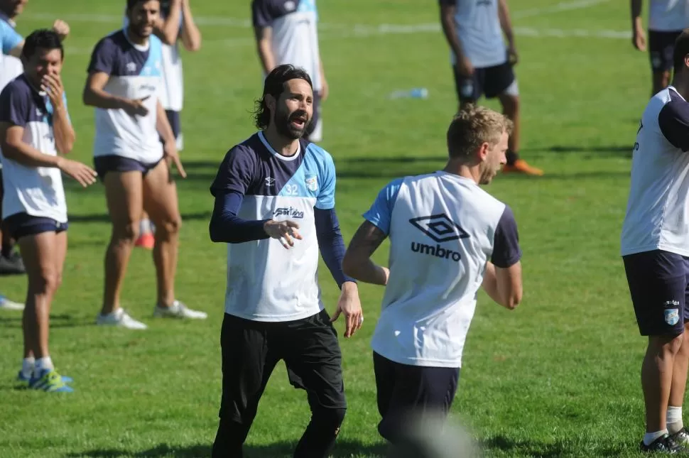 HABLÓ POR TODOS. Lucchetti, uno de los caudillos de Atlético, cree que el equipo hizo los méritos necesarios como para ganarse el boleto extra que entregará la Conmebol a la AFA para la nueva Libertadores. la gaceta / foto de FRANCO VERA (archivo)