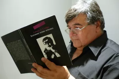 Presenta su libro un provocador de la literatura