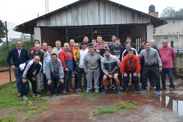 Talleres presenta a sus jugadores y la nueva vestimenta para el Federal