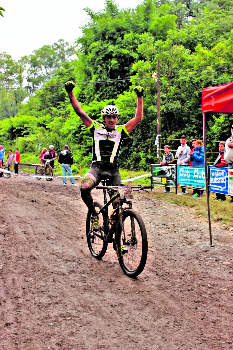 ¿QUIÉN SE QUEDARÁ CON LA CORONA? “Cheo” Hernández le lleva un punto a Sundblad, mientras que “Juani” Busso marcha tercero y el “Chimpa” Molina está cuarto. 