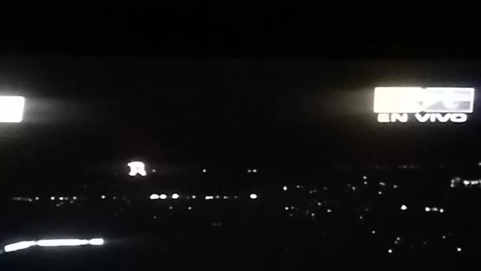 Se cortó la luz en el estadio y Venezuela-Brasil quedó a oscuras