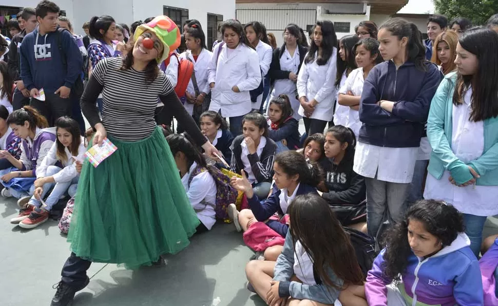 Dictarán talleres de oficios y recreativos en Yerba Buena
