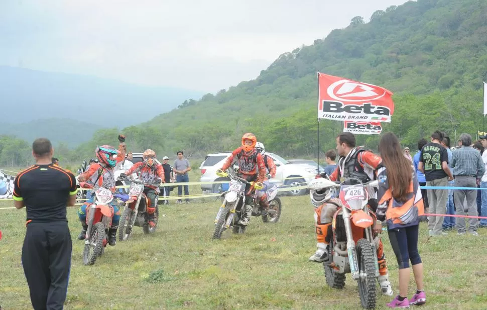 SATISFECHOS. Todos llegan con el puño en alto; todos se sienten ganadores. foto de héctor peralta