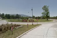 Discutieron y sacó a su mujer de la casa a los golpes