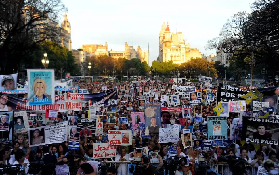 MANIFESTACIÓN. Con carteles y cánticos, exigieron seguridad y justicia. telam