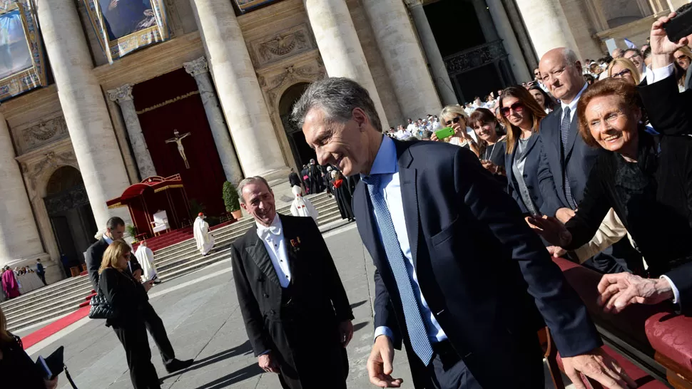 MACRI EN EL VATICANO. El presidente, en la plaza de San Pedro. REUTERS