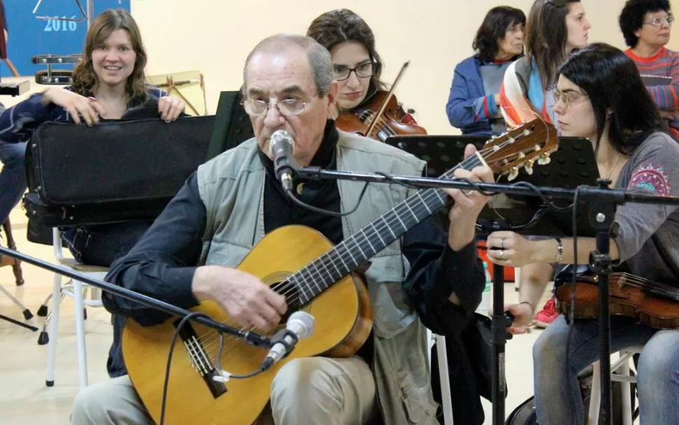 PERSONALIDAD DEL FOLCLORE. Di Fulvio ha recibido numerosas distinciones a lo largo de su camino. FOTO GENTILEZA HERNÁN NÓBLEGA