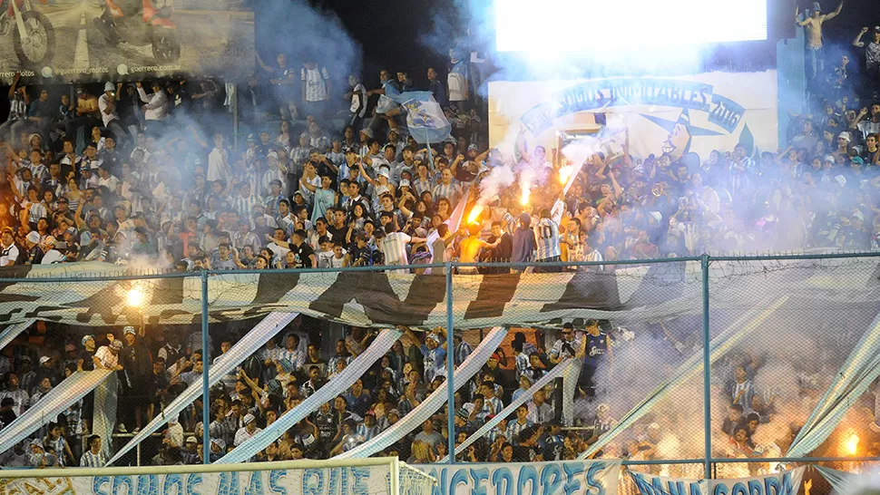 PASIÓN POR ATLÉTICO. A pesar de los precios de las entradas, se espera que el Monumental esté colmado ante Boca. ARCHIVO LA GACETA / FOTO DE HÉCTOR PERALTA