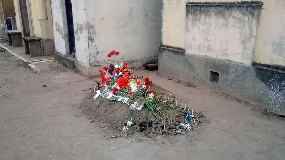 LA TRAGEDIA DEL SACERDOTE. Los restos de Viroche fueron sepultados en el cementerio de Cevil Pozo, donde el cura tiene parientes paternos. 