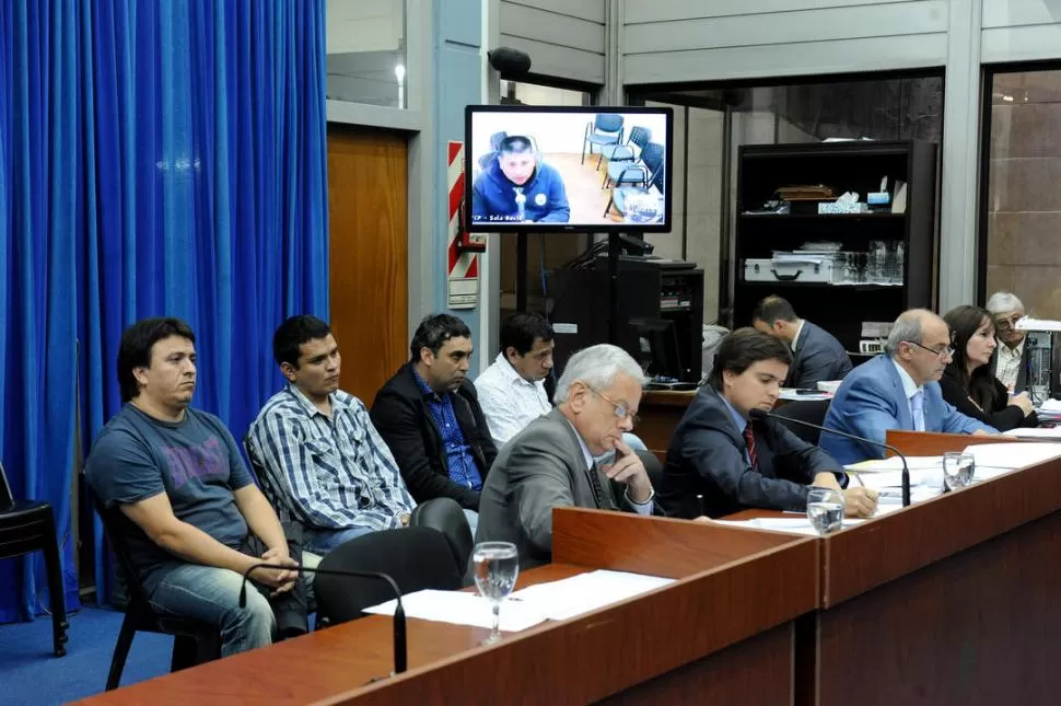 EL CLAN CARO. Los cuatro condenados, mientras esperaban la sentencia. la gaceta / foto de josé nuno