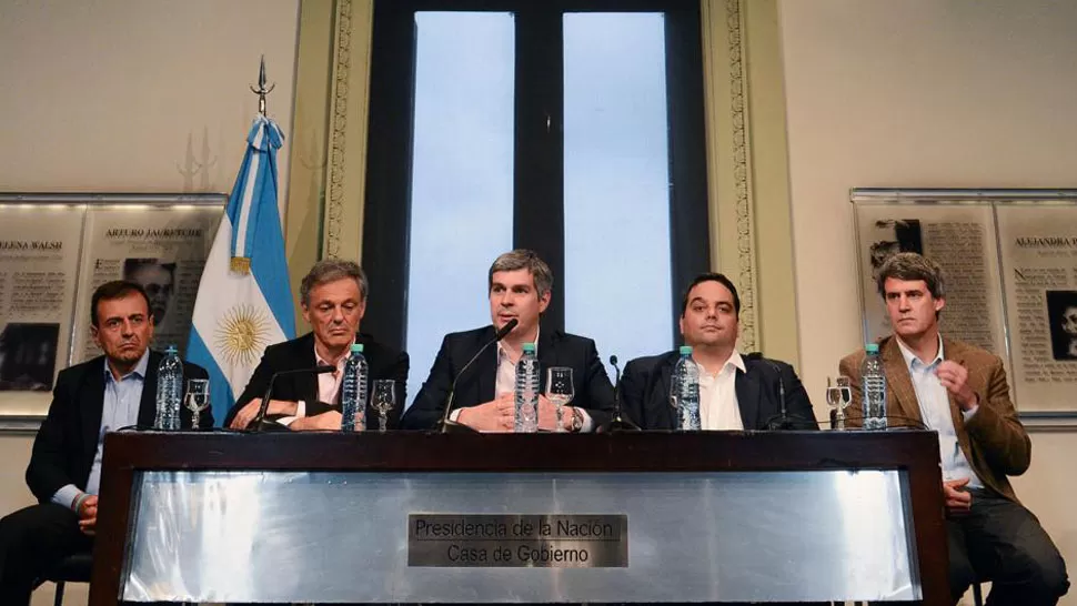 CONFERENCIA DE PRENSA. Quintana, Cabrera, Peña, Triaca y Prat-Gay. FOTO TOMADA DE INFOBAE.COM