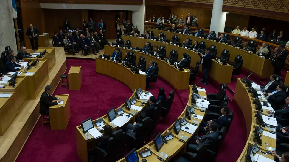 EN EL RECINTO. Los legisladores debatieron el nuevo código ante representantes del Poder Judicial LA GACETA / JORGE OLMOS SGROSSO