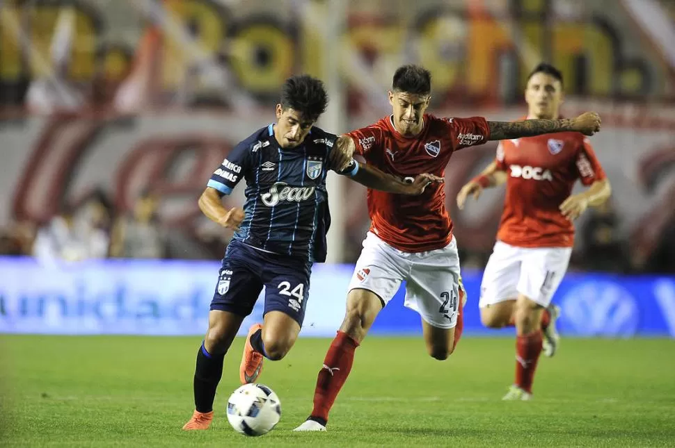 NO BAJARÁ LA MARCHA. Ahora que le ganó la pulseada por el lateral derecho a Rosales, Di Plácido espera rendirle al DT. foto matias napoli escalero (especial para la gaceta)