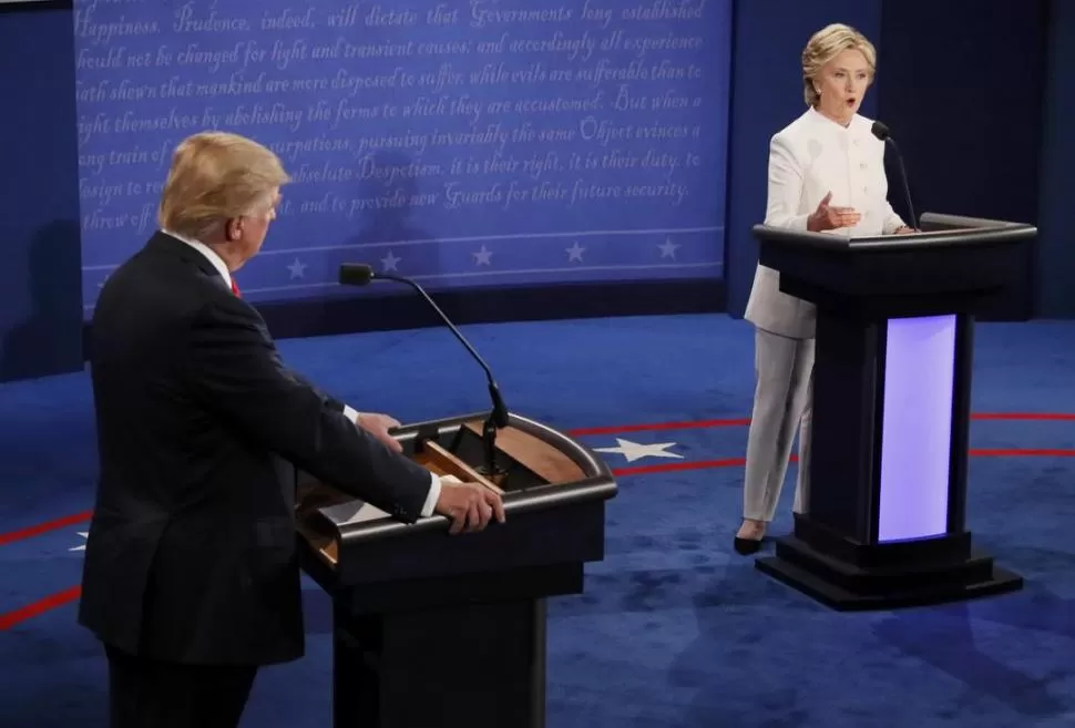 SIN TREGUA. Trump y Clinton discutieron fuerte anoche. 