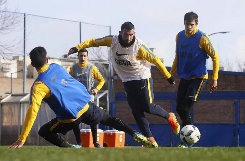 DONDE SEA. Tevez jugará como nueve el domingo aunque no sea de su agrado. telam 