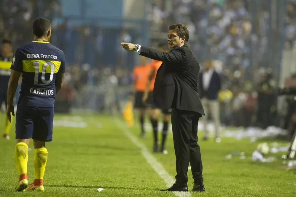 UN SABOR AGRIDULCE. Guillermo Barros Schelotto quedó algo conforme con el punto que se llevó de Tucumán, aunque dejó en claro que su equipo mereció algo más. la gaceta / FOTO DE JORGE OLMOS SGROSSO