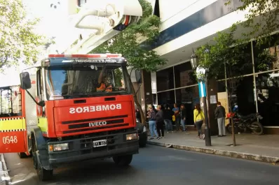 Video: por un principio de incendio se suspendió la atención al público en la Anses
