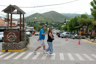 Los feriados largos continuarán pero estudian recortar los puente
