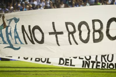 Tomarán medidas por las banderas que se mostraron en la campo de juego de Atlético