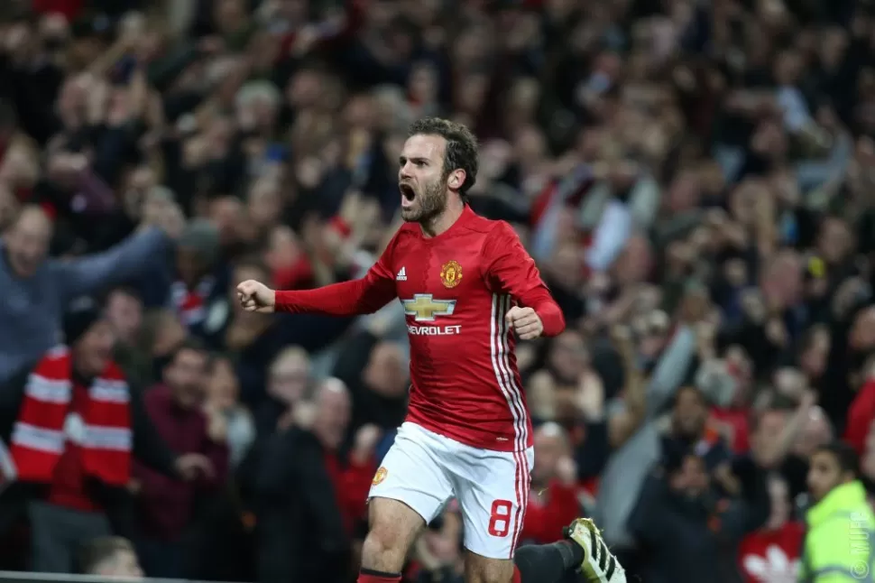 Juan Mata festeja su tanto.
FOTO TOMADA DE TWITTER MANCHESTER UNITED