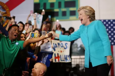 Clinton lidera intención de voto entre los jóvenes: sondeo de Harvard