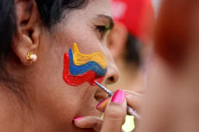 Las 20 fotos más impactantes de las protestas a favor y en contra de Maduro en Venezuela