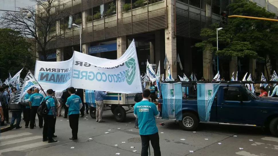 MÁS PROTESTAS. La Bancaria pide la reapertura de las paritarias. LA GACETA / ANALÍA JARAMILLO