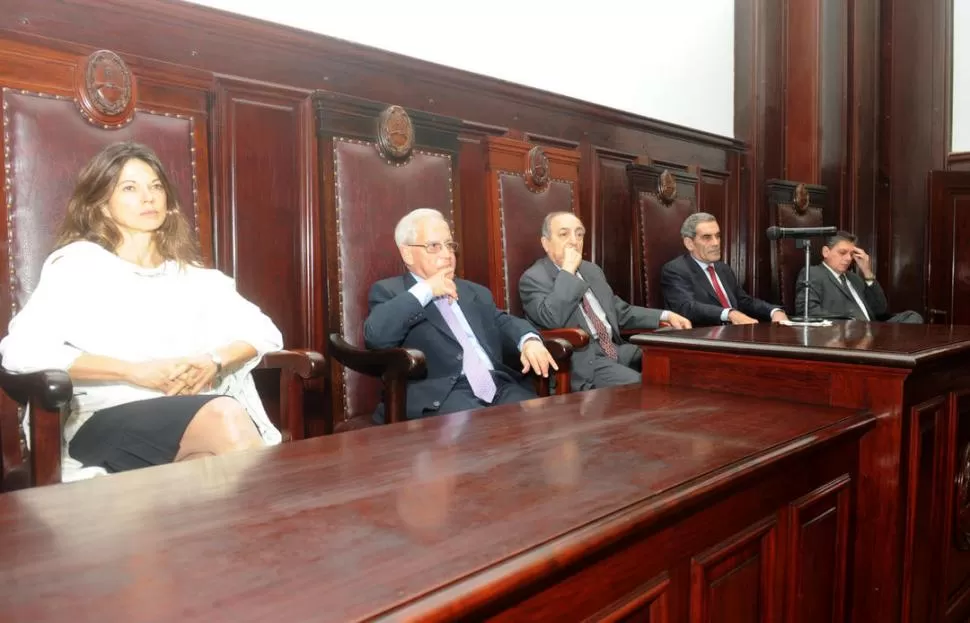 EL ALTO TRIBUNAL DE TUCUMÁN EN PLENO. Lo s vocales Claudia Sbdar, René Goane, Antonio Gandur (presidente), Antonio Estofán y Daniel Posse. la gaceta / foto de Antonio Ferroni (archivo)