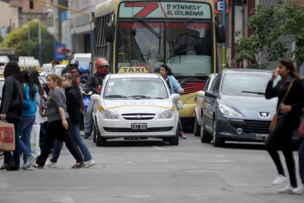 EN LA LISTA. Taxis autorizados por Sutrappa podrán ser parte de la app. LA GACETA / FOTO DE ANALÍA JARAMILLO.-