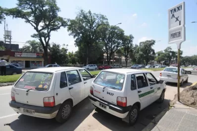 Los taxistas de Yerba Buena deben mejorar los autos para alejar a Uber