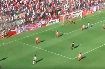Video: el primer gol de All Boys llegó por un centro que sorprendió a Taborda