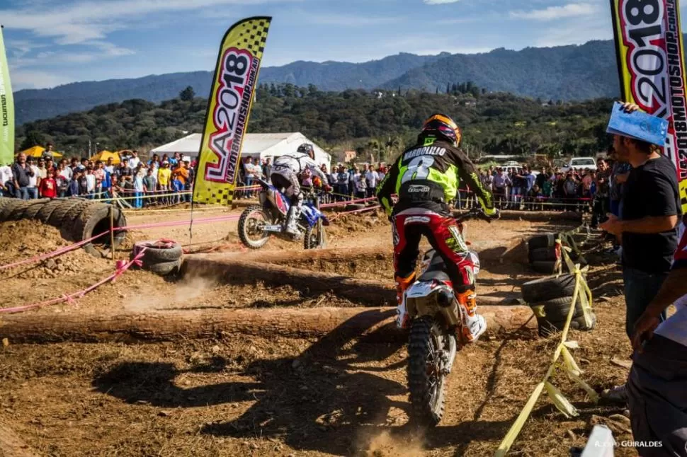 ESPECTÁCULO ATRACTIVO. En 2015, la primera edición del desafío reunió a unas 4.000 personas y a 90 pilotos. FOTO ORGANIZACIÓN SÚPER ENDURO 