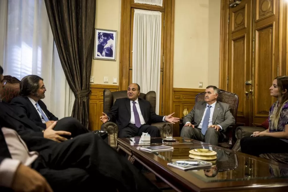 EN LA GOBERNACIÓN. Manzur y Jaldo recibieron a LA GACETA en la Casa de Gobierno; durante una hora reflexionaron sobre los 12 meses que pasaron. la gaceta / fotos de jorge olmos sgrosso