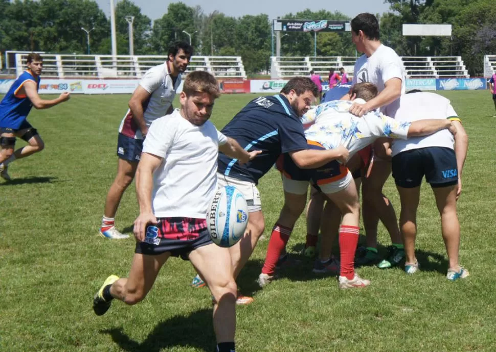 A BUSCARLA ARRIBA. Miguel Barrera, de Tucumán Rugby, será el medio scrum titular. La intención del seleccionado frente a Cuyo será darle dinámica al juego. prensa uar