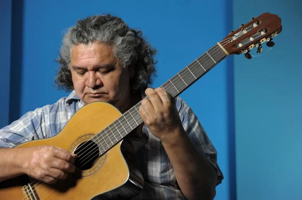 TEMA DEL BICENTENARIO. Lucho Hoyos considera a “Juntarnos”, elegida para los festejos, su mejor canción. la gaceta / foto de franco vera