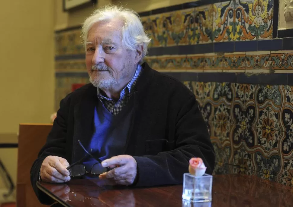 CERCA DE LOS 80 AÑOS. Al llegar esta altura de la vida, dice Augé, conviene proclamar que la edad es bienvenida y enumerar los regalos que trae: la sabiduría de la experiencia, la tranquilidad que sigue a los tormentos de la libido. télam (archivo)