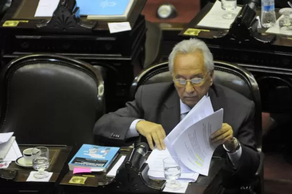 Revuelo por una suba salarial del 63,6% para diputados y senadores