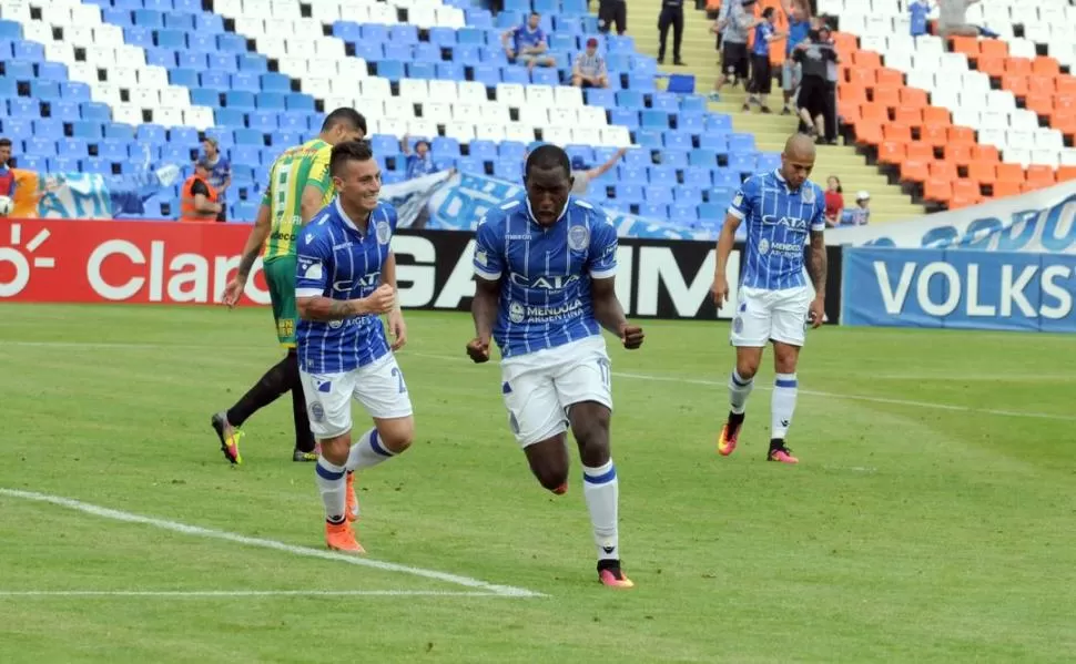 IMPARABLE. El ecuatoriano Jaime Ayoví le hizo tres goles a Aldosivi. telam