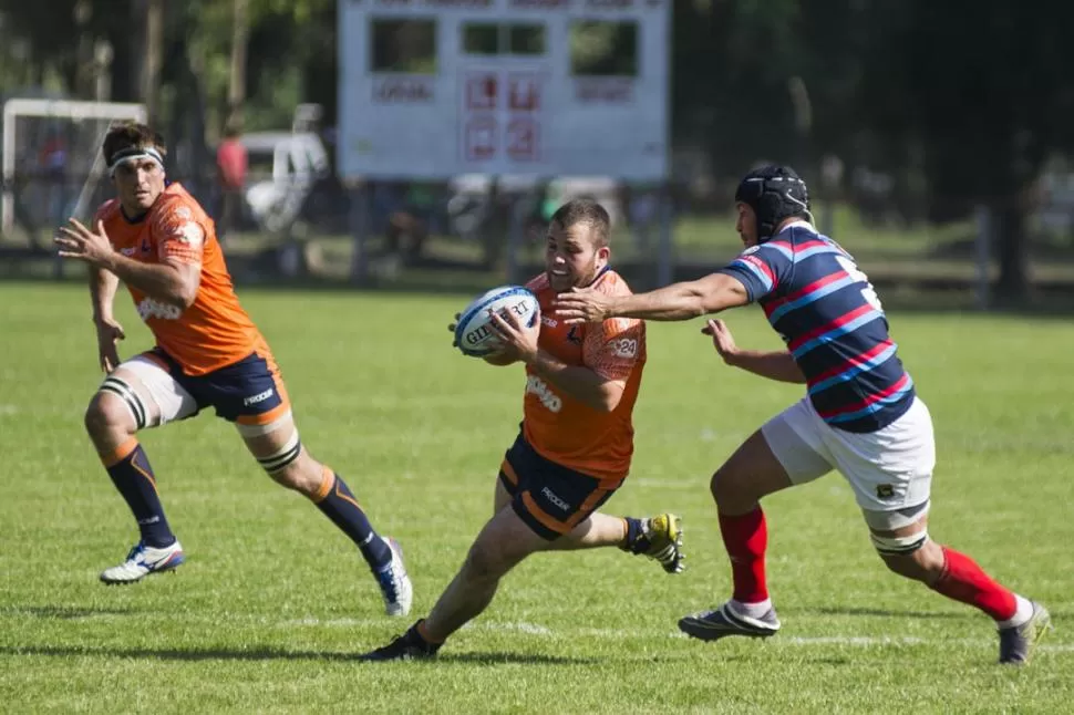 RESIGNACIÓN. “Incluso con las nuevas reglas, el scrum se cayó algunas veces. No lo vi más estable. Habrá que adaptarse rápido”, opinó Luciano Proto. la gaceta / FOTO DE JORGE OLMOS SGROSSO