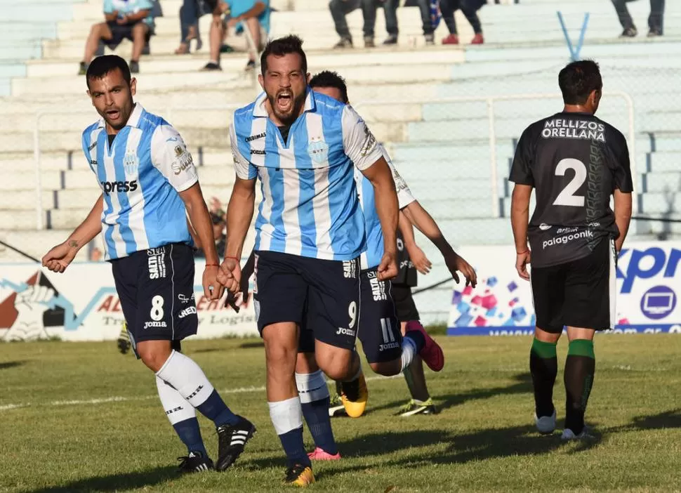 EL GRITO SAGRADO. Amieva de Gimnasia, festeja su gol ante Concepción FC. foto de Marcelo Miller 