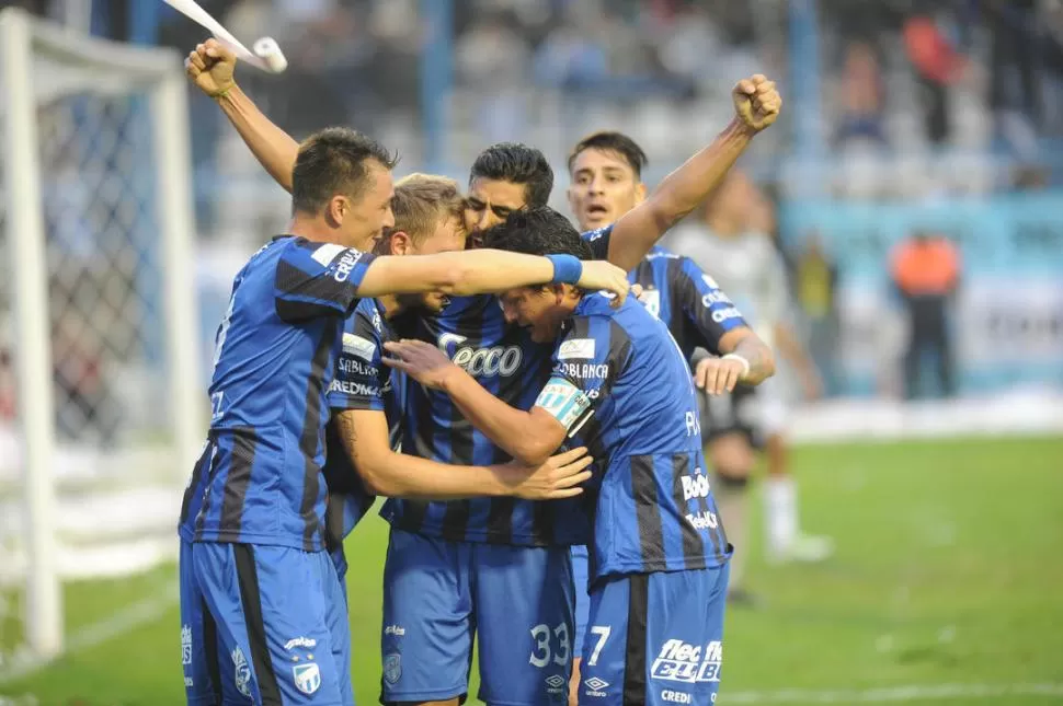 ALEGRÍA TOTAL. Atlético festeja un gol contra Belgrano del torneo pasado, el que catapultó al equipo a la Libertadores.  la gaceta / foto de hector peralta