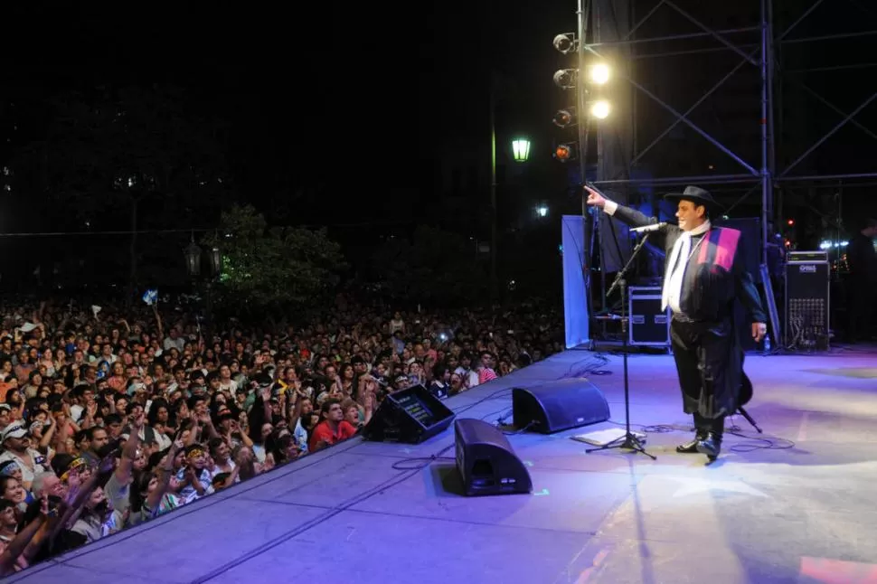 EL MÁS COTIZADO. El Chaqueño Palavecino recibe honorarios de medio millón de pesos por actuar en cada fiesta folclórica, según Luis Mendoza. LA GACETA / FOTO DE INÉS QUINTEROS ORIO (Archivo).-