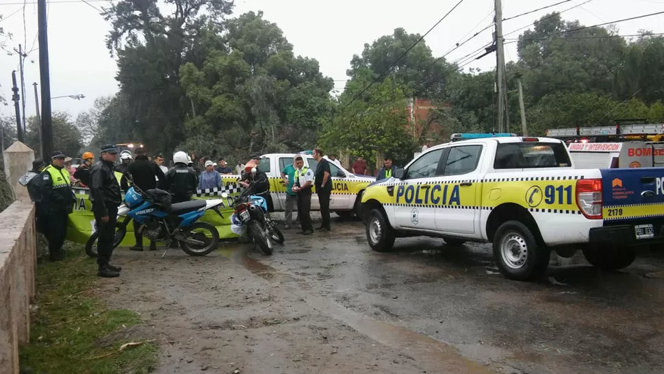 OPERATIVO. La Policía trabaja en el lugar de la tragedia LA GACETA / ANALÍA JARAMILLO