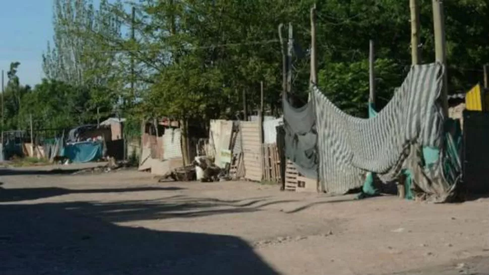 LUGAR. La precaria casa donde ocurrió el asesinato. FOTO TOMADA DE LOS ANDES