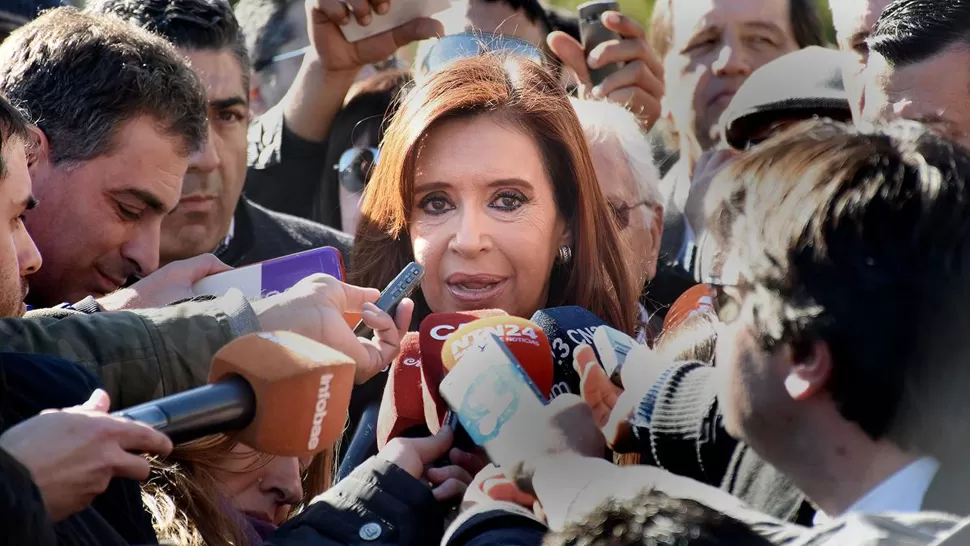 A JUICIO. La última vez que la ex presidenta fue citada a Comodoro Py, miles de manifestantes se acercaron a apoyarla. DYN