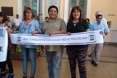 No docentes de la UNT protestaron contra el ajuste en el Rectorado