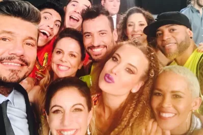 La selfie de Tinelli con los tucumanos que hicieron Zumba en el Bailando 2016