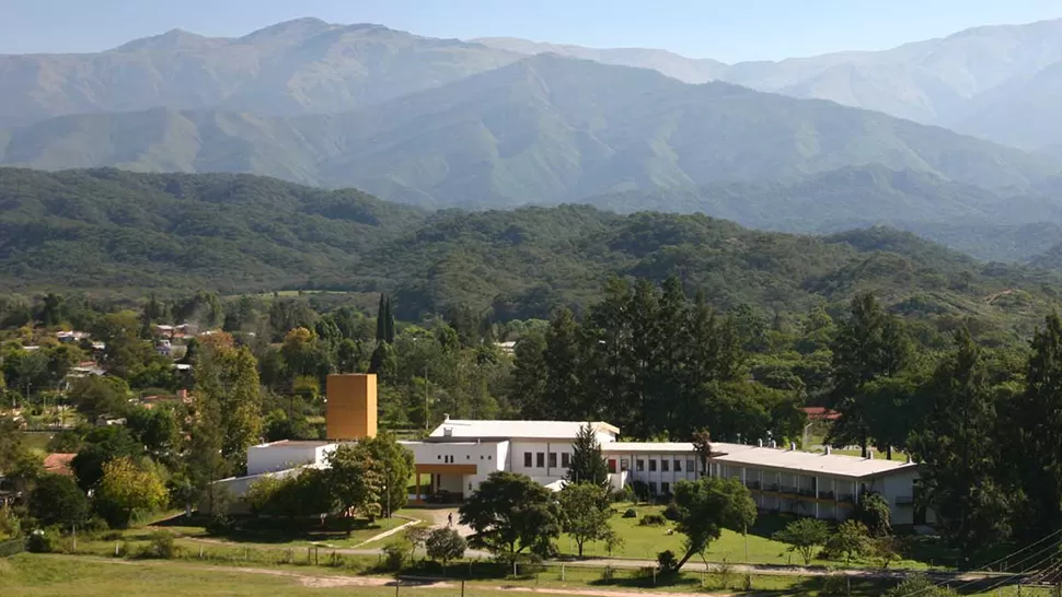 EXUBERANCIA. San Pedro de Colalao posee paisajes paradisíacos. FOTO TOMADA DE TRIPIN.TRAVEL