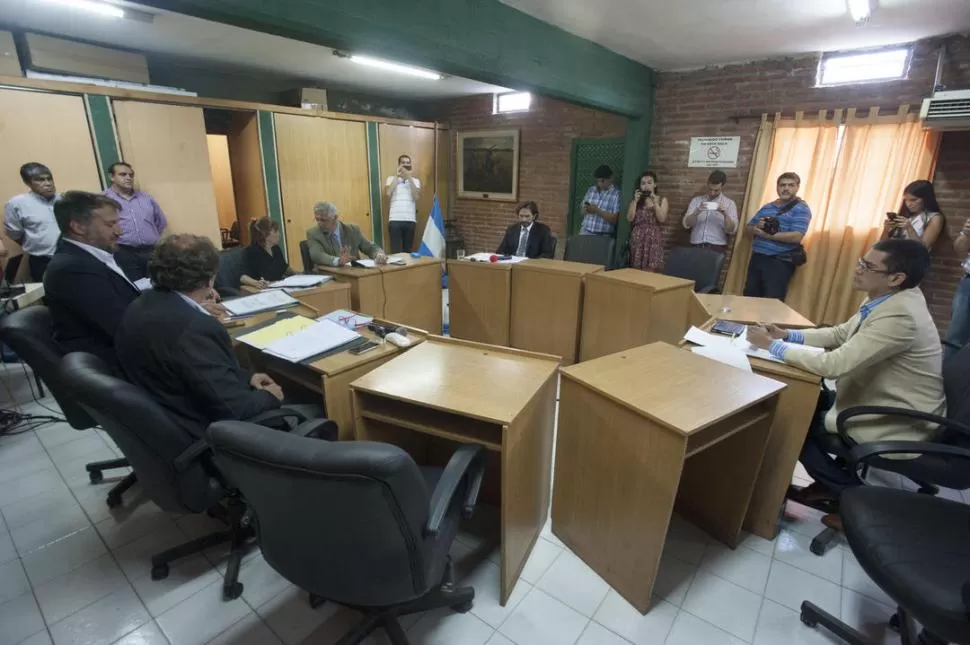 SÓLO LOS OFICIALISTAS PRESENTES. Seis concejales intentaron sesionar, pero nuevamente sus pares de la oposición dejaron las bancas vacías. la gaceta / foto de DIEGO ARáOZ